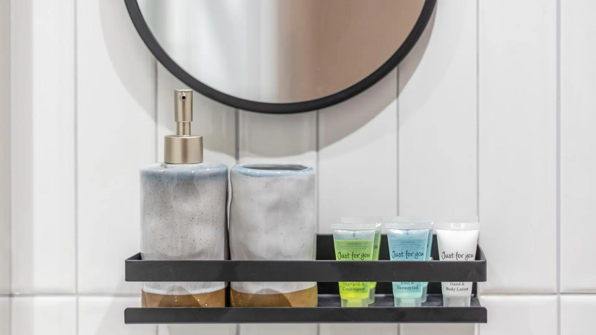 Urban Duo Escape: Trendy Studio With Twin Beds London