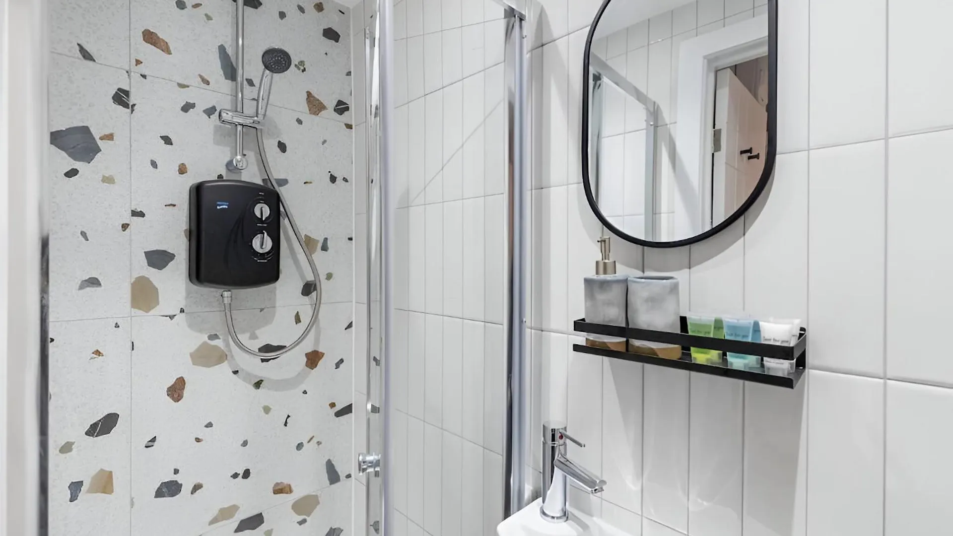 Apartment Urban Duo Escape: Trendy Studio With Twin Beds London
